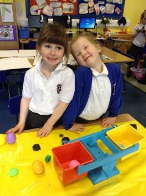 Let's find two eggs that weigh the same